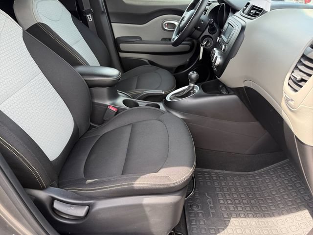 Used 2016 Kia Soul + FWD image 10