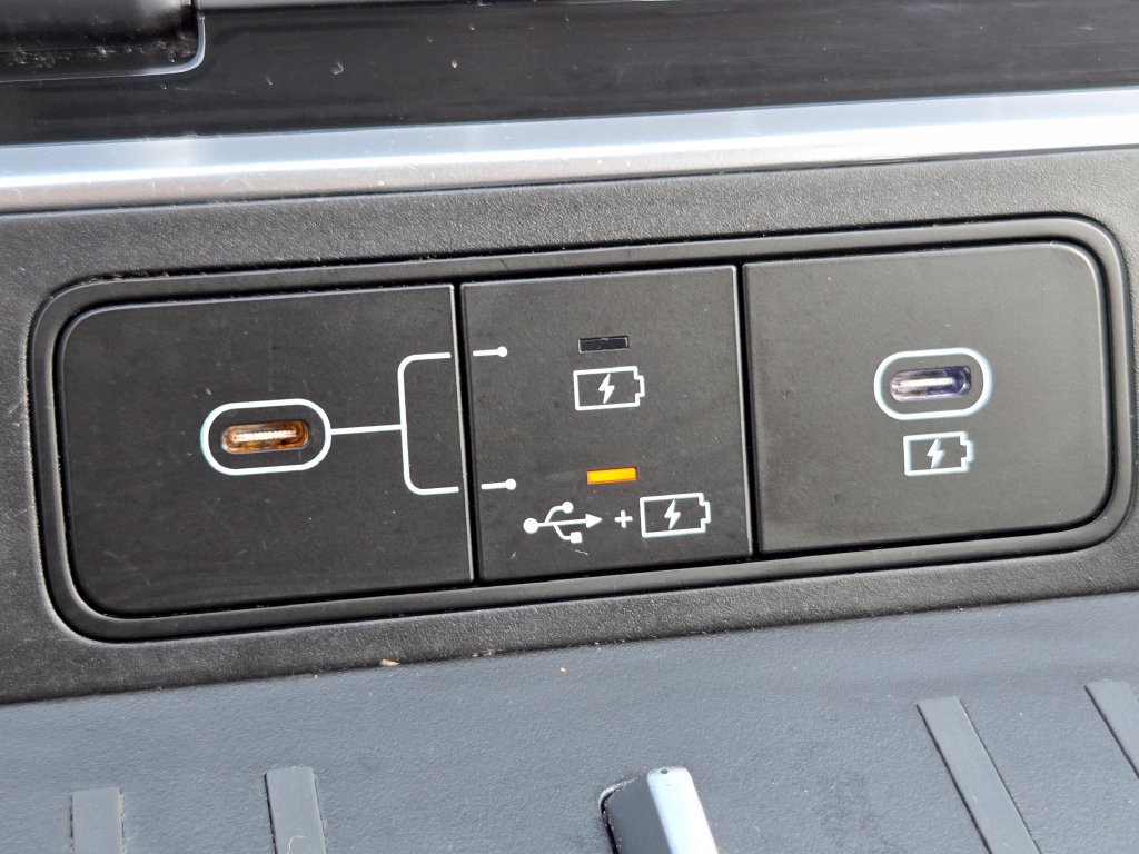 Used 2024 Hyundai Santa Fe SE AWD/4WD image 5