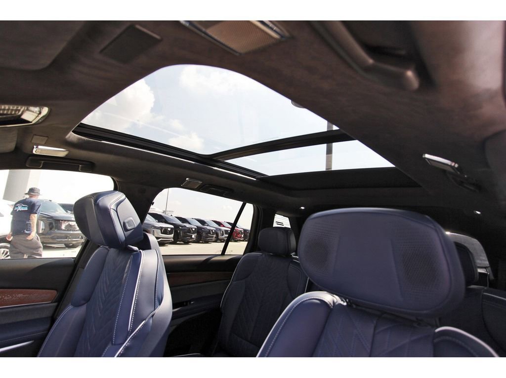 New 2026 Cadillac Vistiq Premium Luxury AWD/4WD image 23