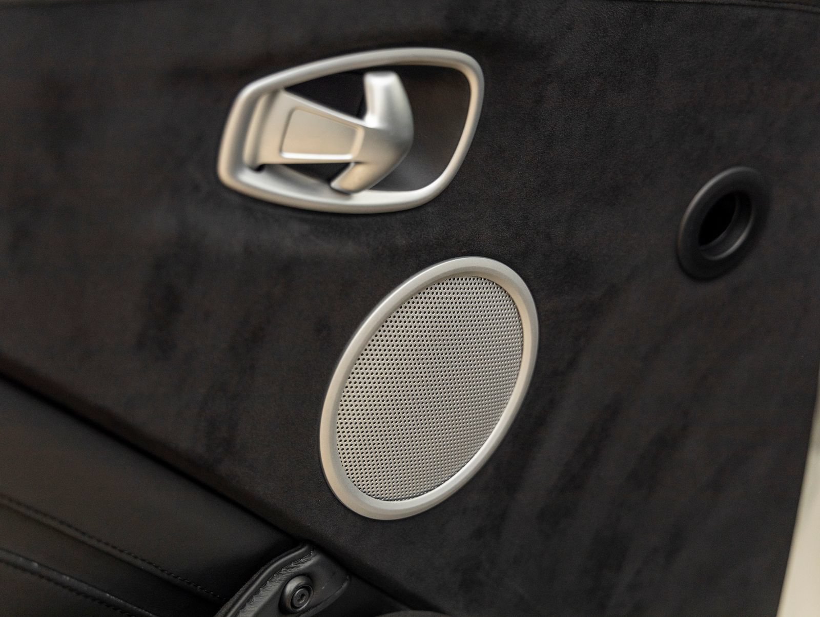 Used 2019 Aston Martin V8 Vantage Coupe RWD image 19