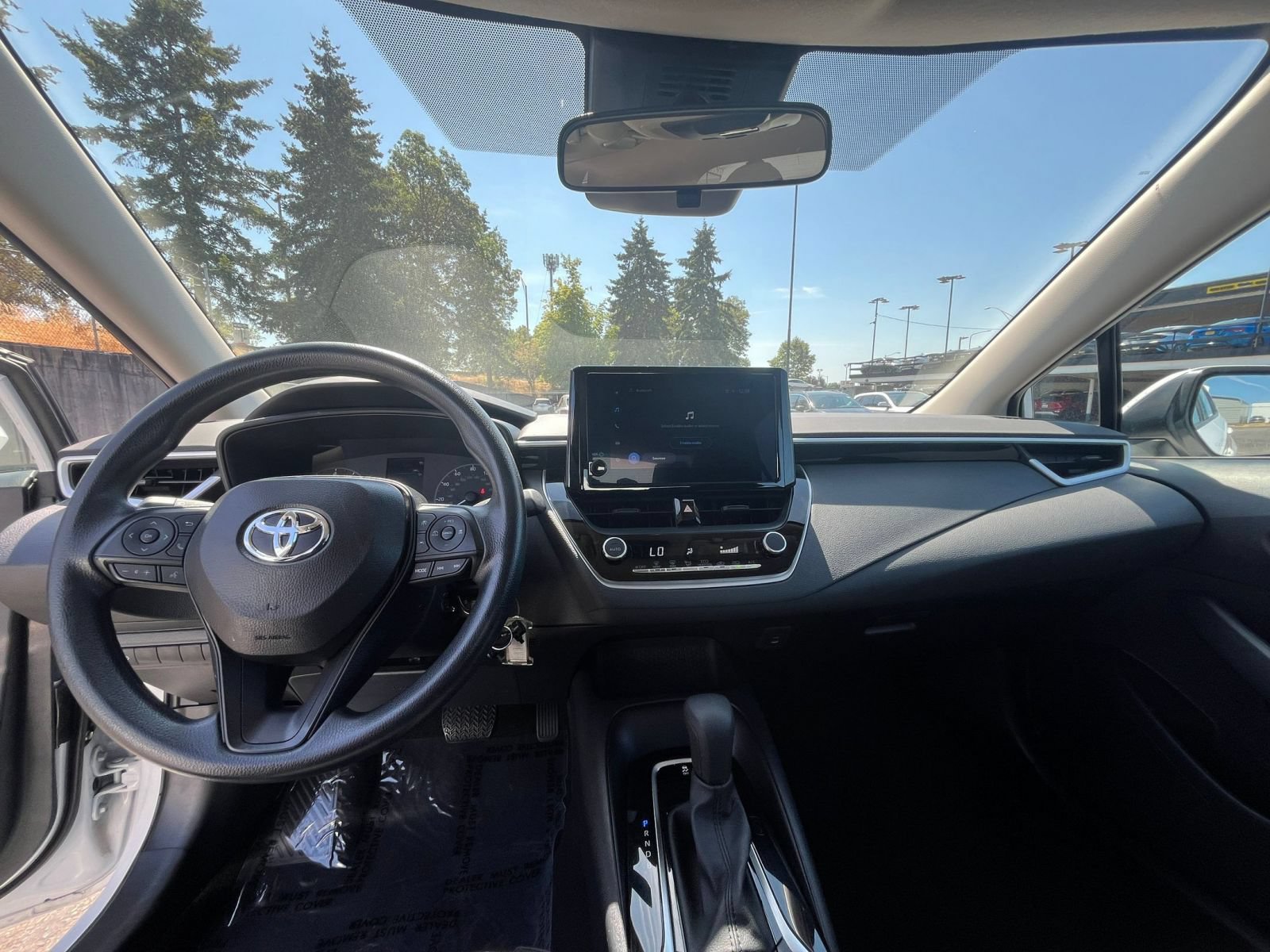 Used 2025 Toyota Corolla LE FWD image 33