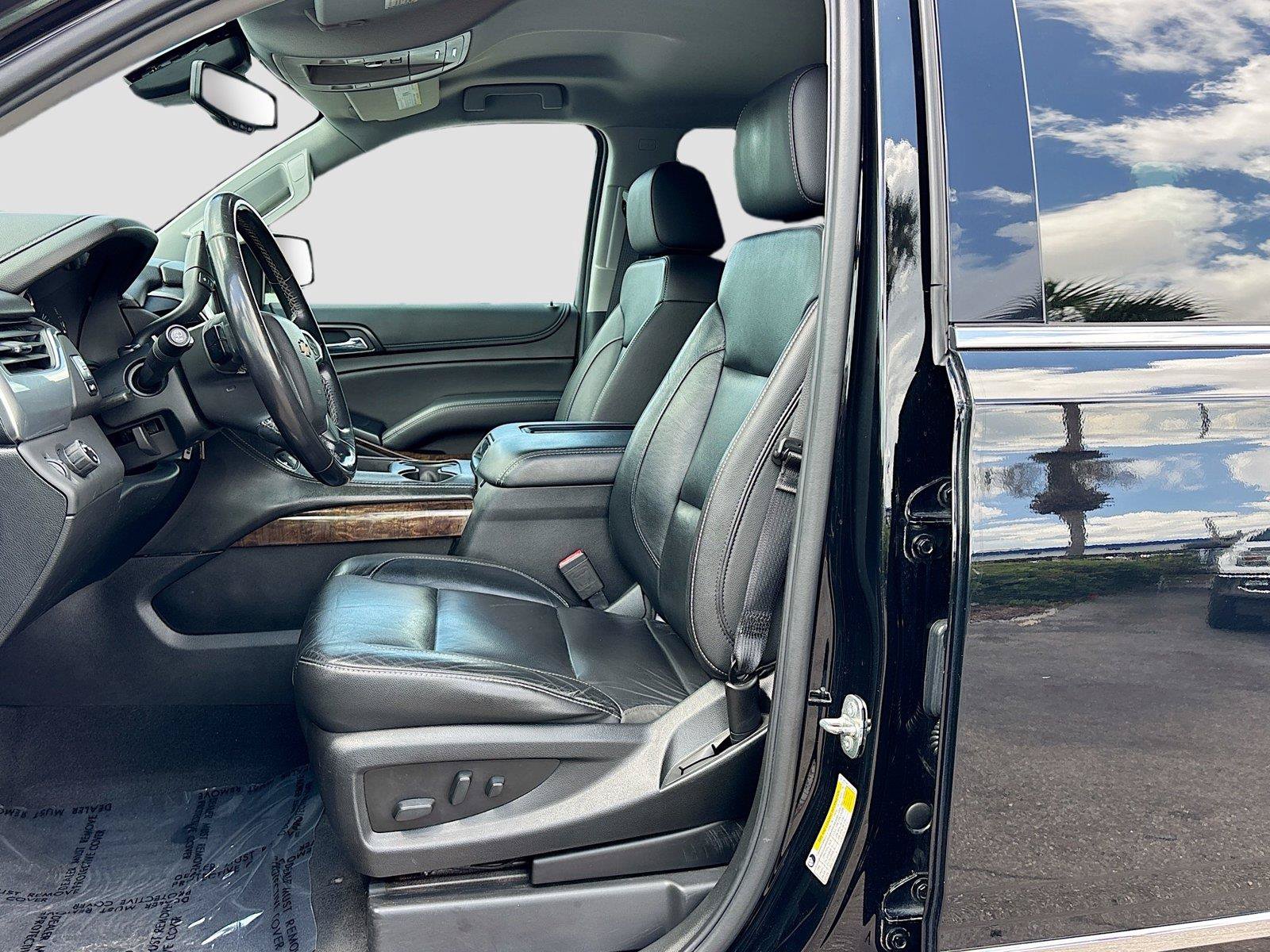 Used 2020 Chevrolet Suburban LT RWD image 22