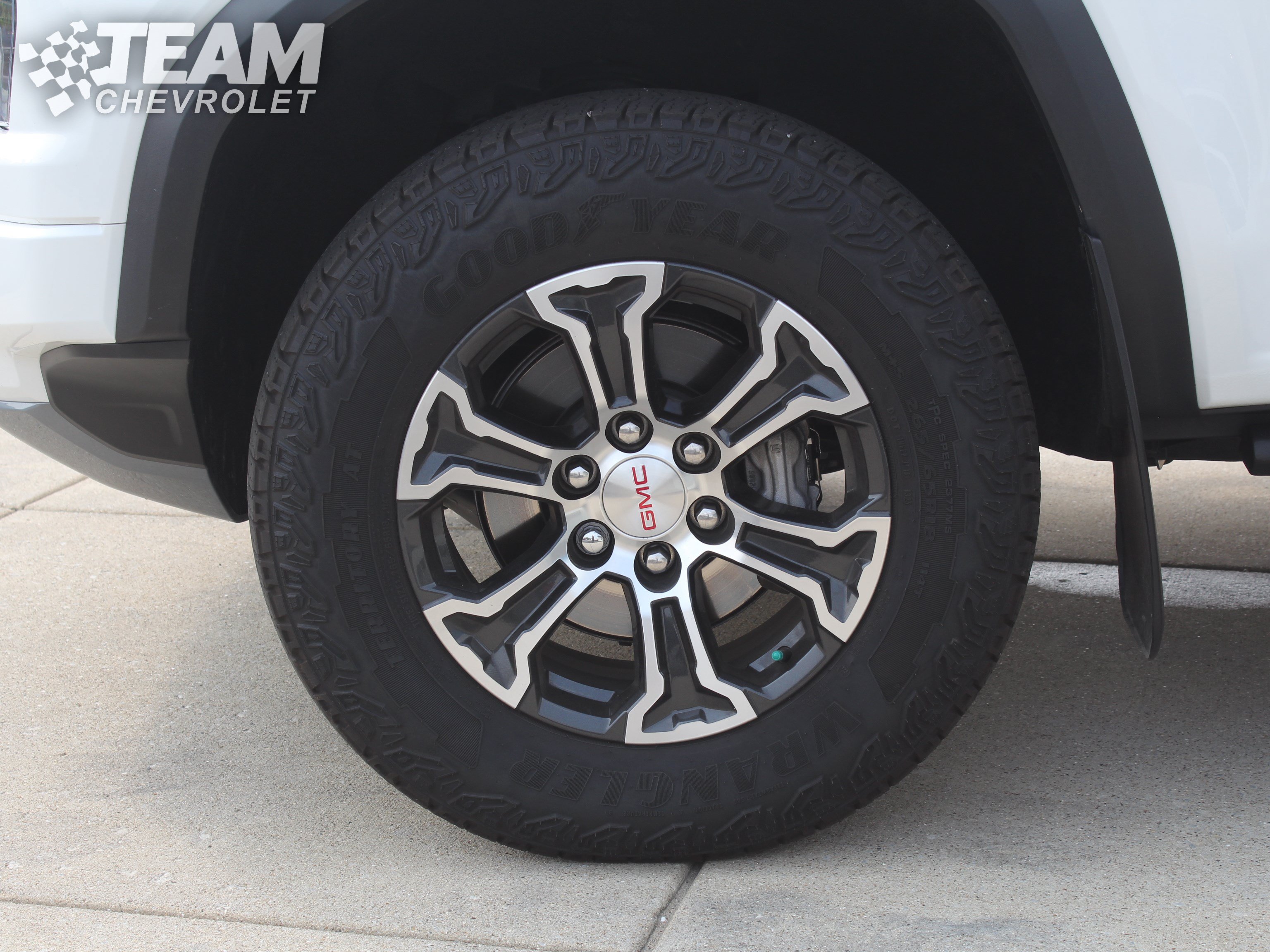 Certified 2025 GMC Canyon AT4 AWD/4WD image 30