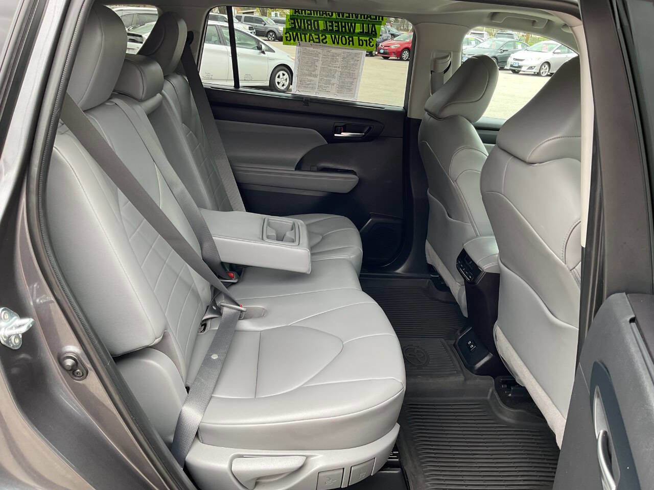 Used 2021 Toyota Highlander XLE AWD/4WD image 52