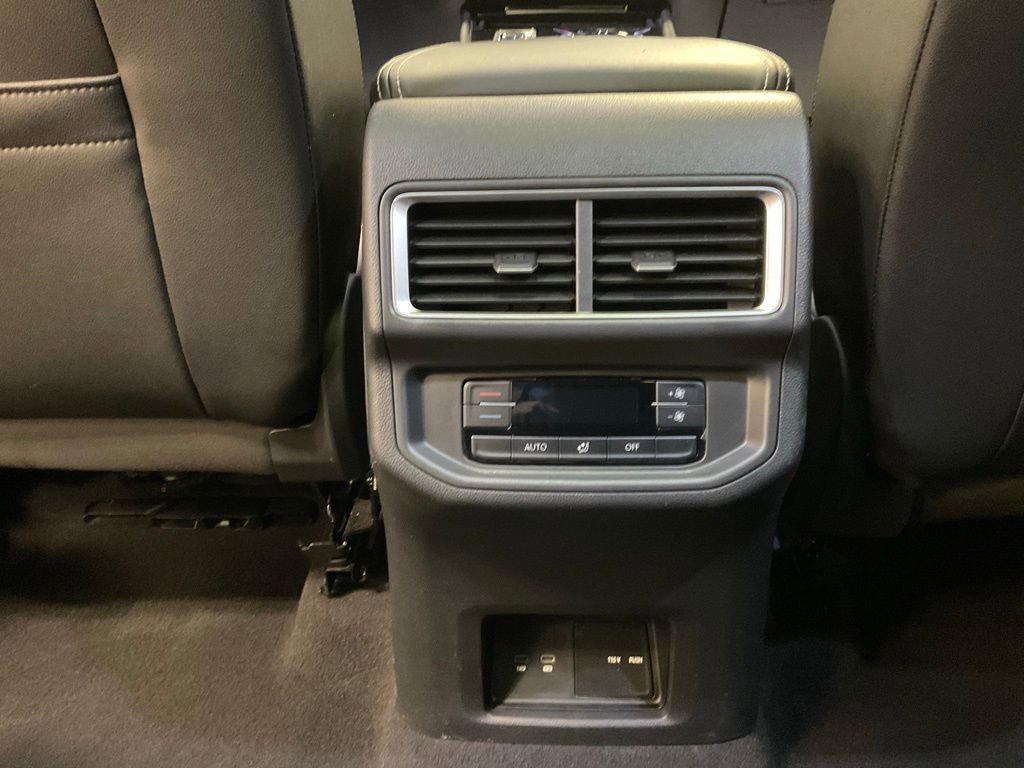 Used 2024 Volkswagen Atlas SE image 32