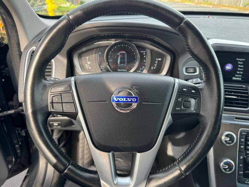 Used 2015 Volvo XC60 T5 Premier w/ Proximity Package FWD image 14