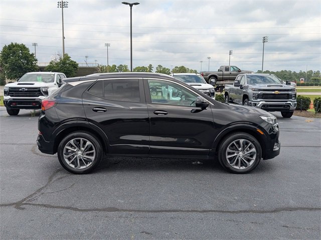 Used 2023 Buick Encore GX Select w/ Sport Touring Package image 2