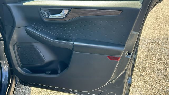 Certified 2020 Ford Escape Titanium AWD/4WD image 10