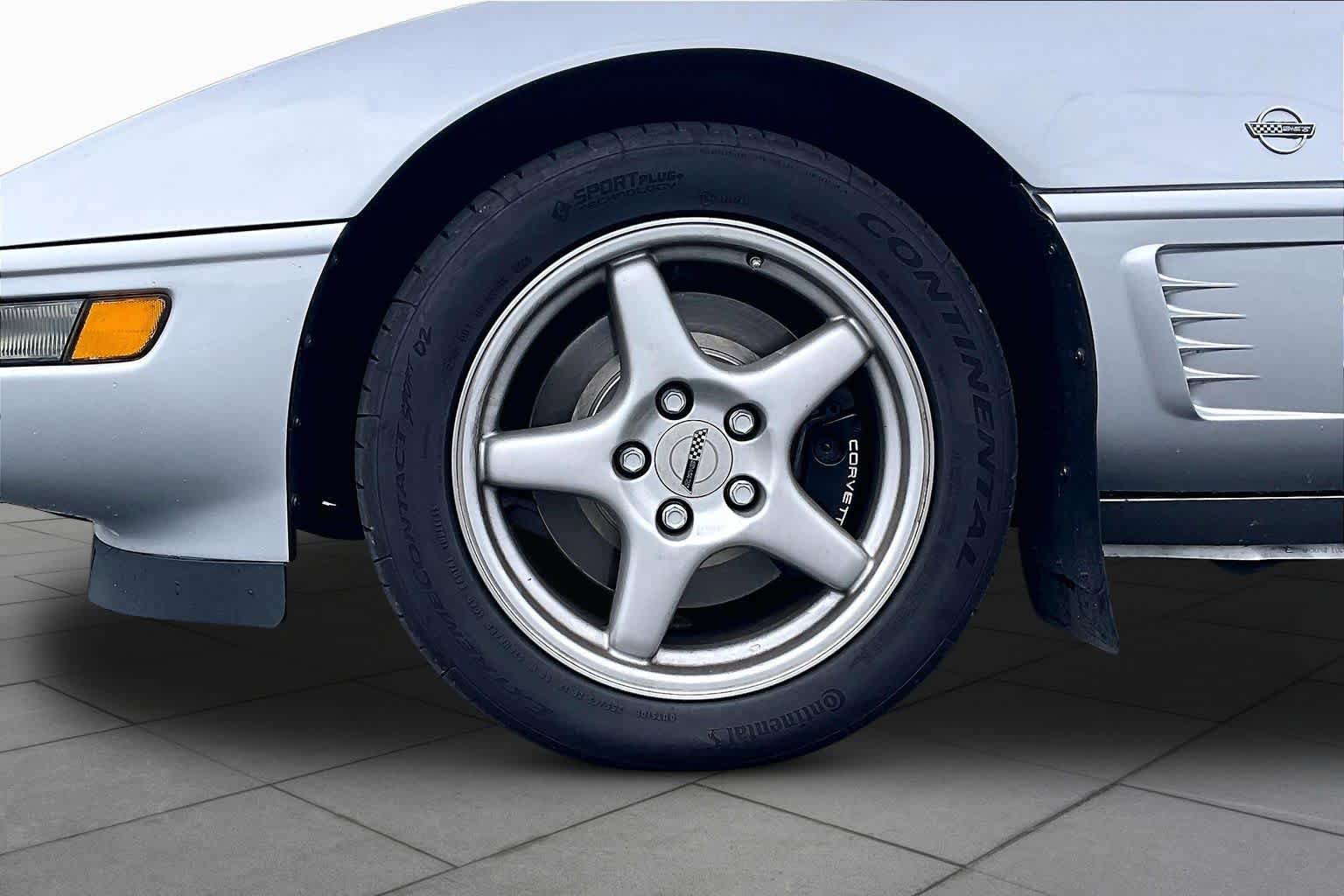 Used 1996 Chevrolet Corvette Convertible RWD image 10