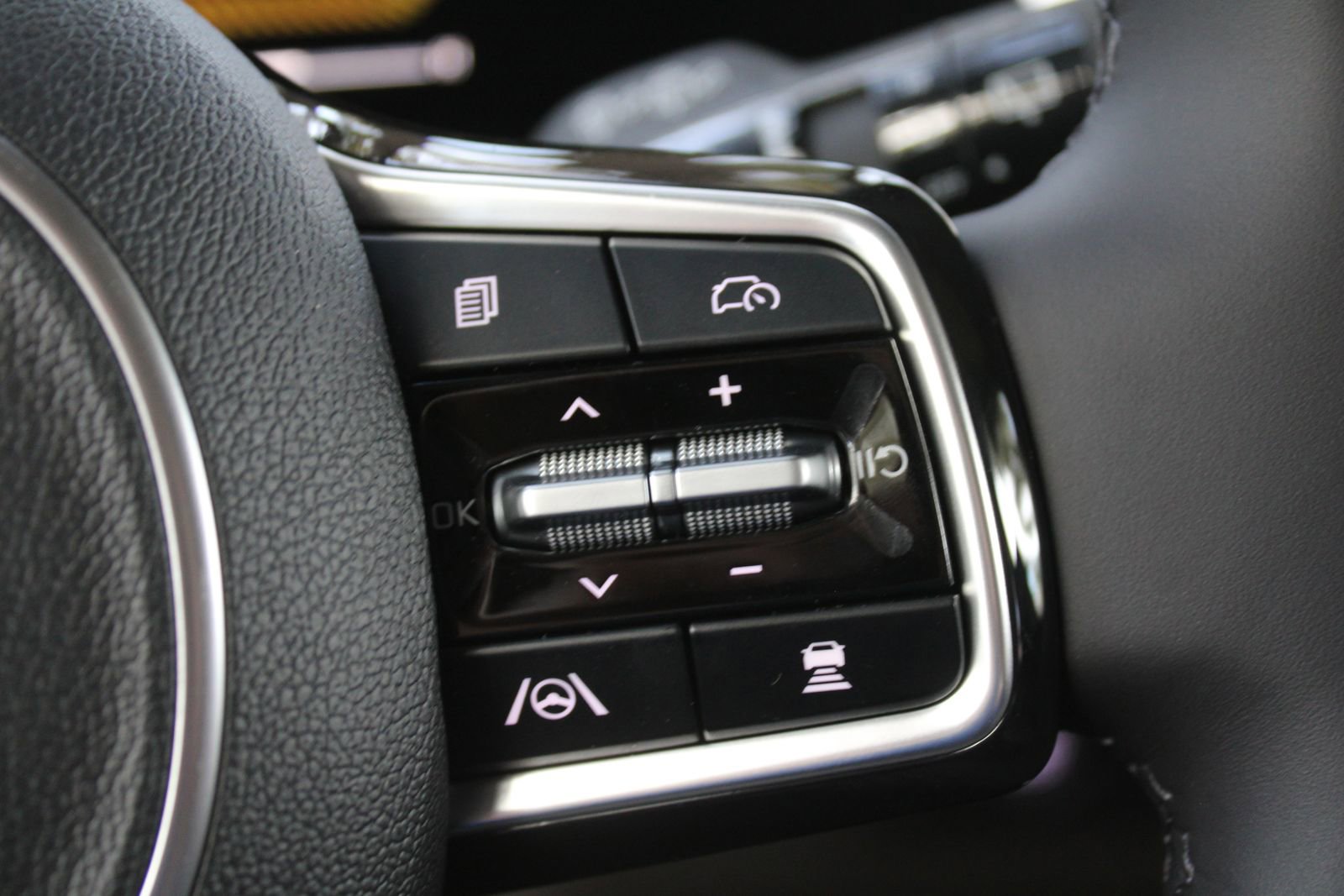 New 2026 Kia Carnival EX image 36