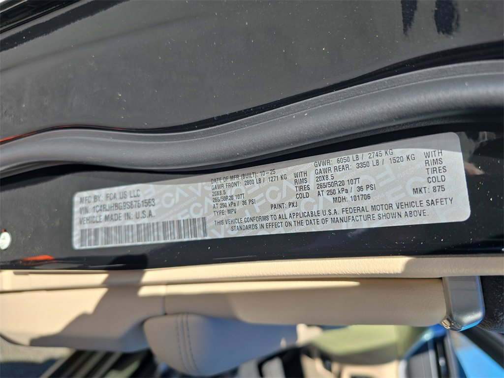 New 2025 Jeep Grand Cherokee Limited w/ Luxury Tech Group II image 37