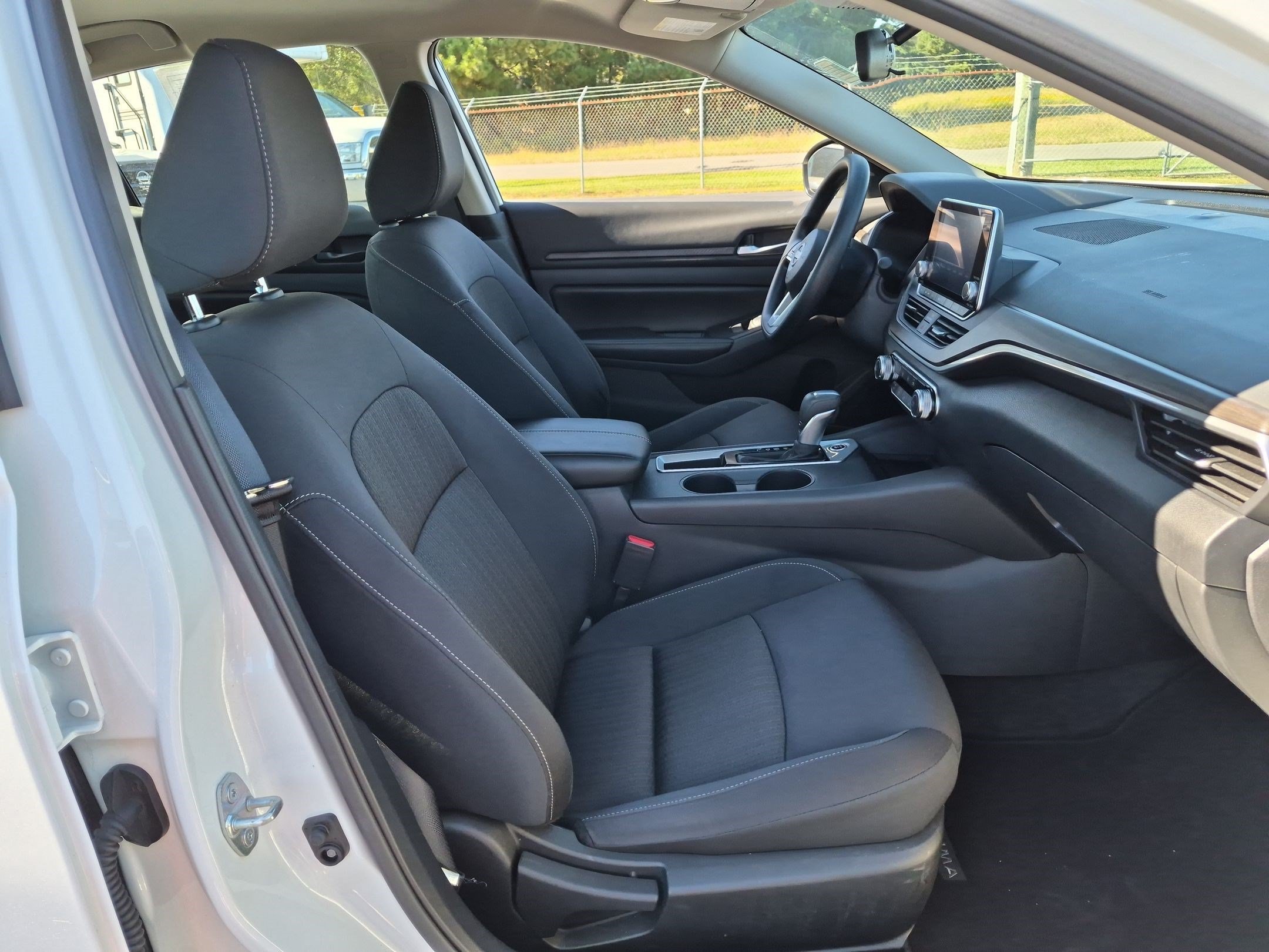 Used 2025 Nissan Altima 2.5 SV FWD image 33