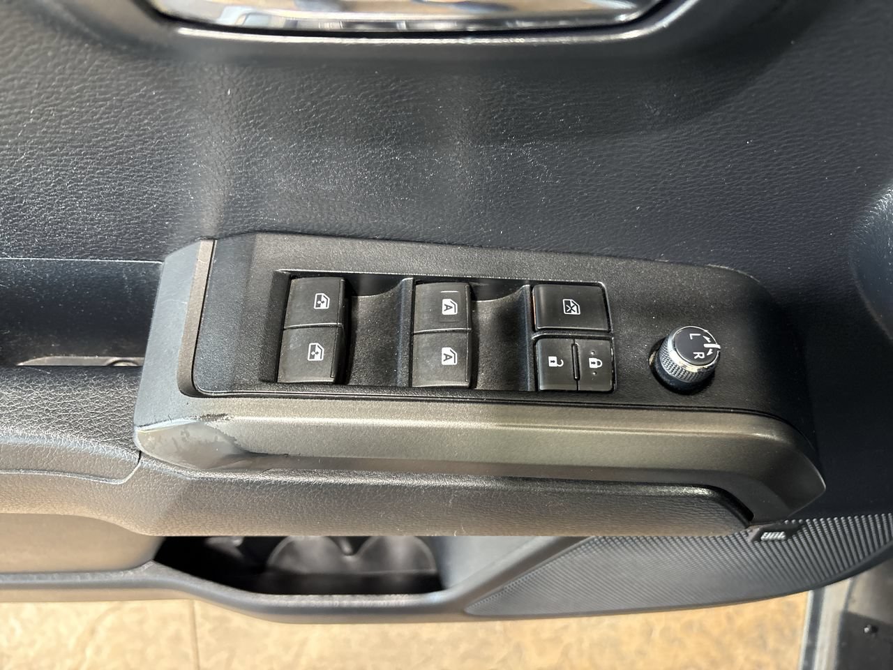 Used 2018 Toyota Tacoma TRD Off-Road w/ TRD Premium Off Road Package RWD image 13