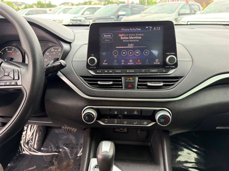 Used 2025 Nissan Altima 2.5 S FWD image 11