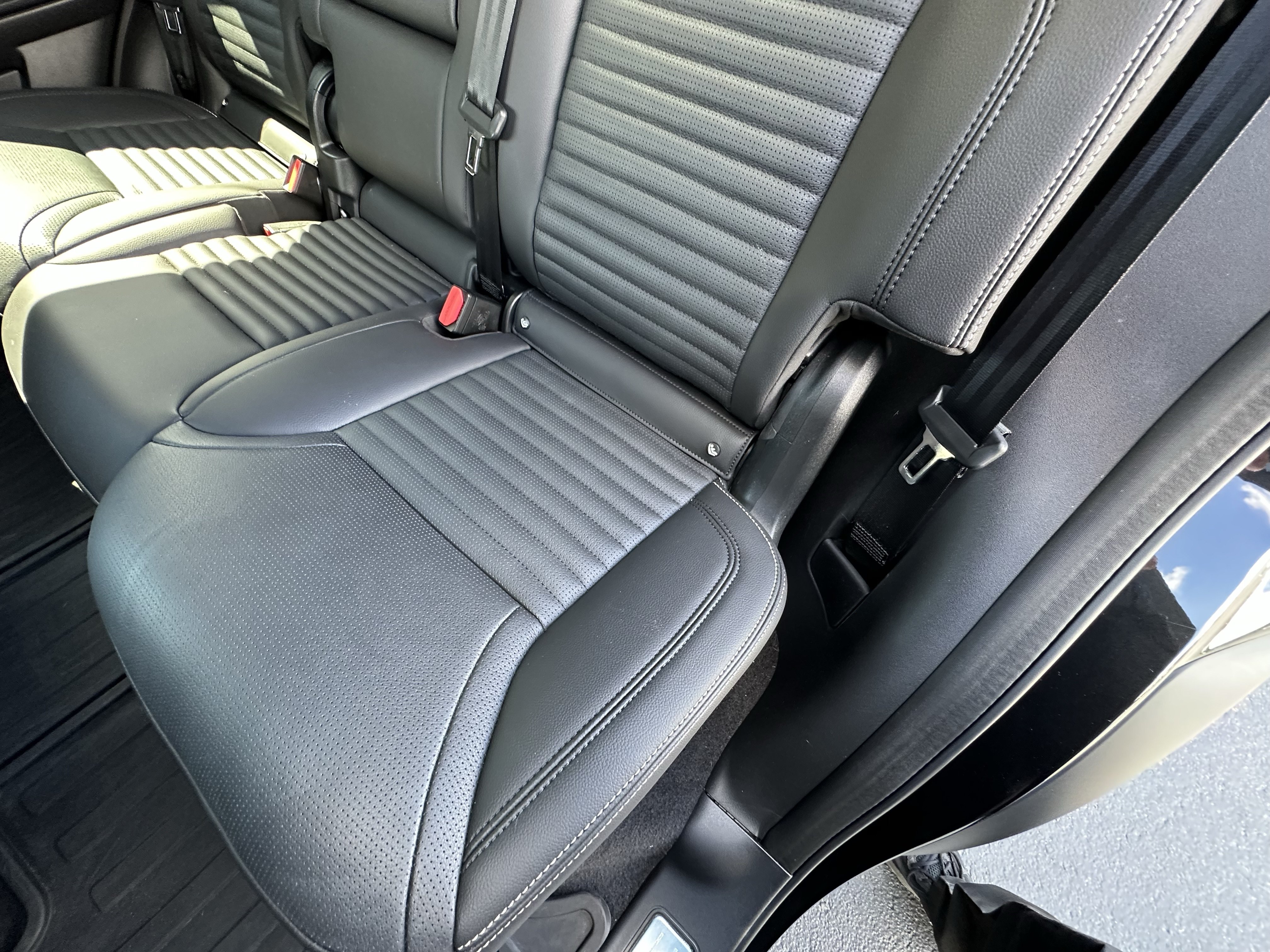 Used 2025 Land Rover Discovery S AWD/4WD image 30