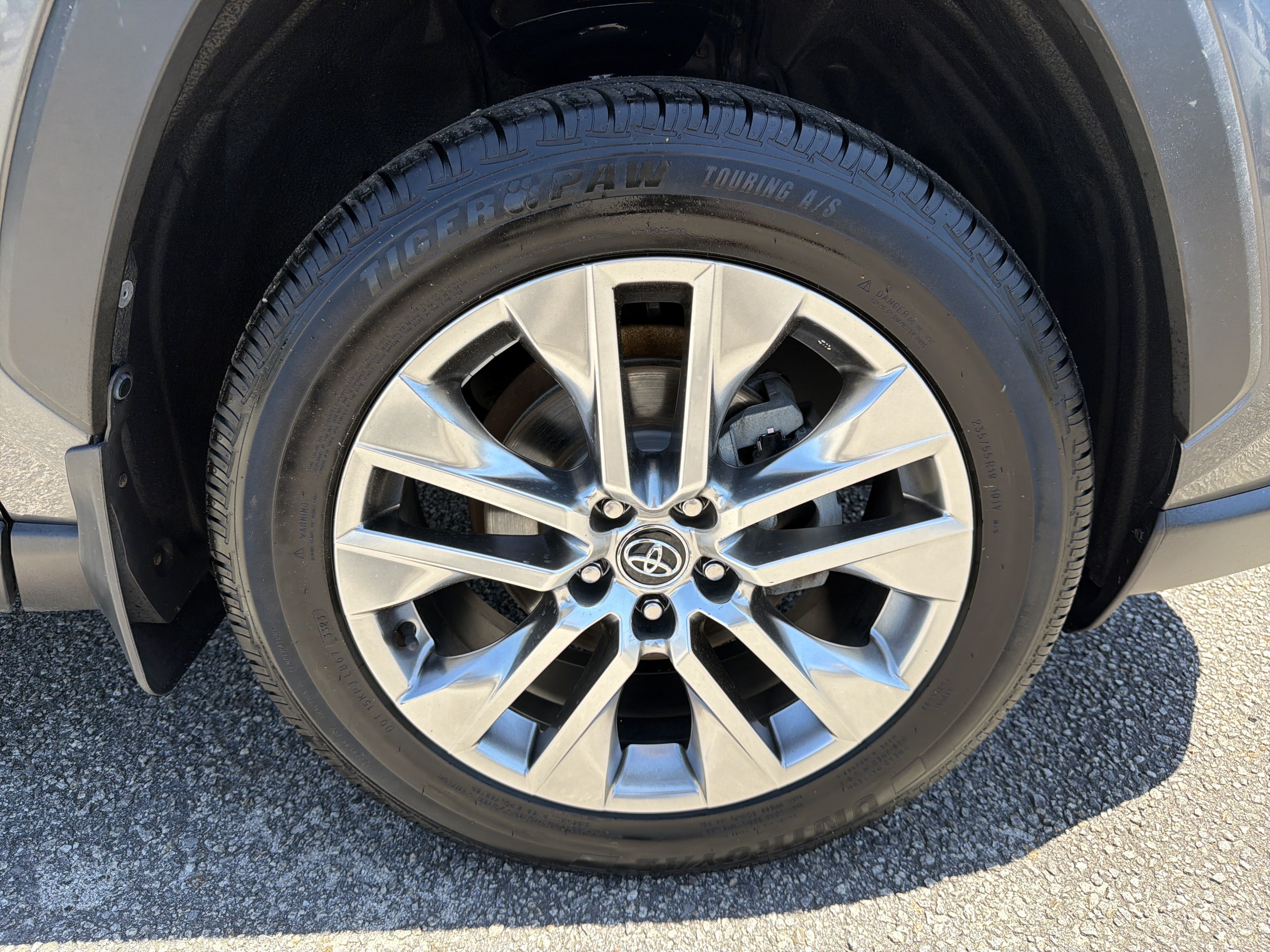 Used 2020 Toyota RAV4 XLE Premium FWD image 12