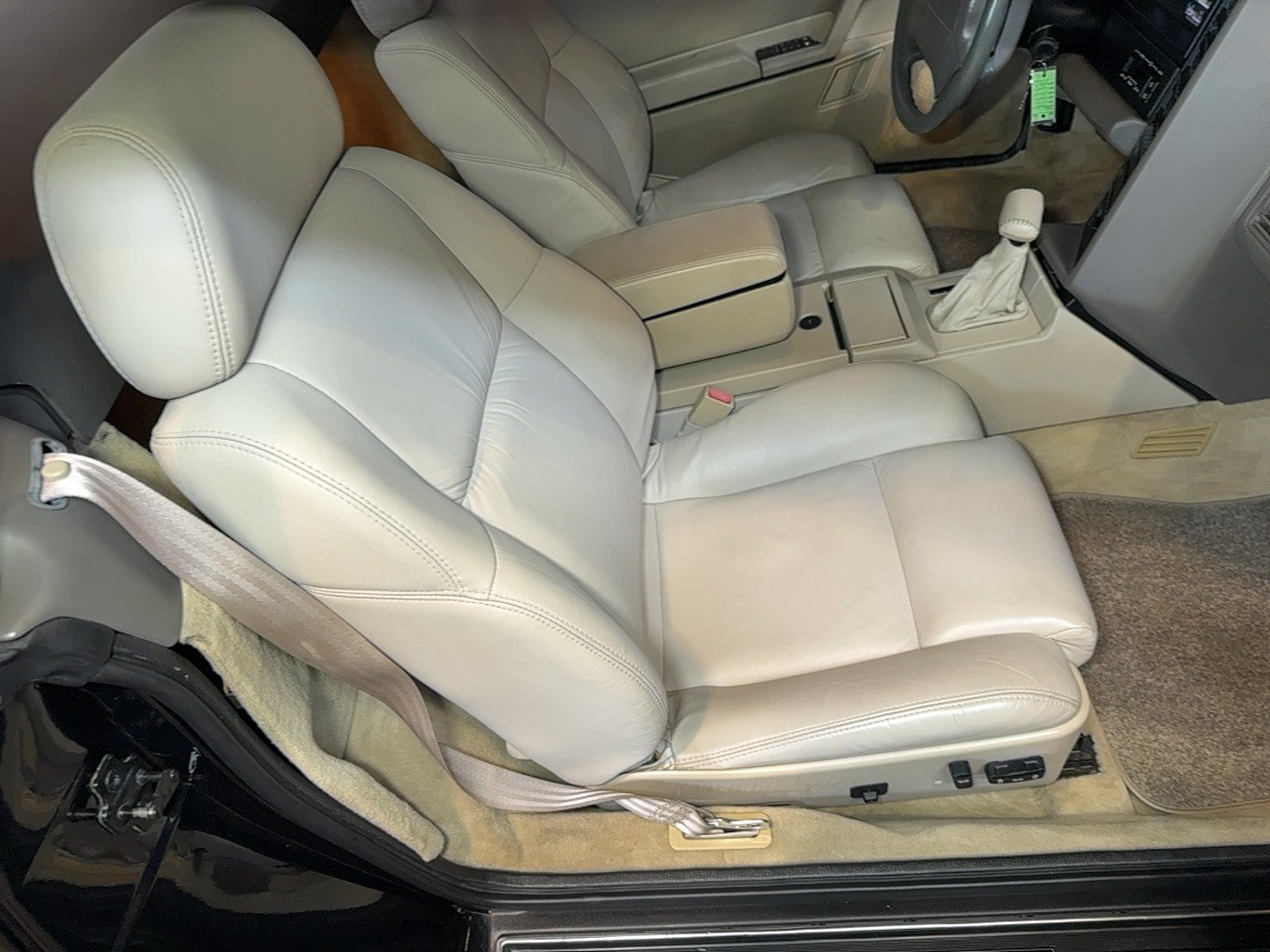 Used 1993 Cadillac Allante FWD image 63