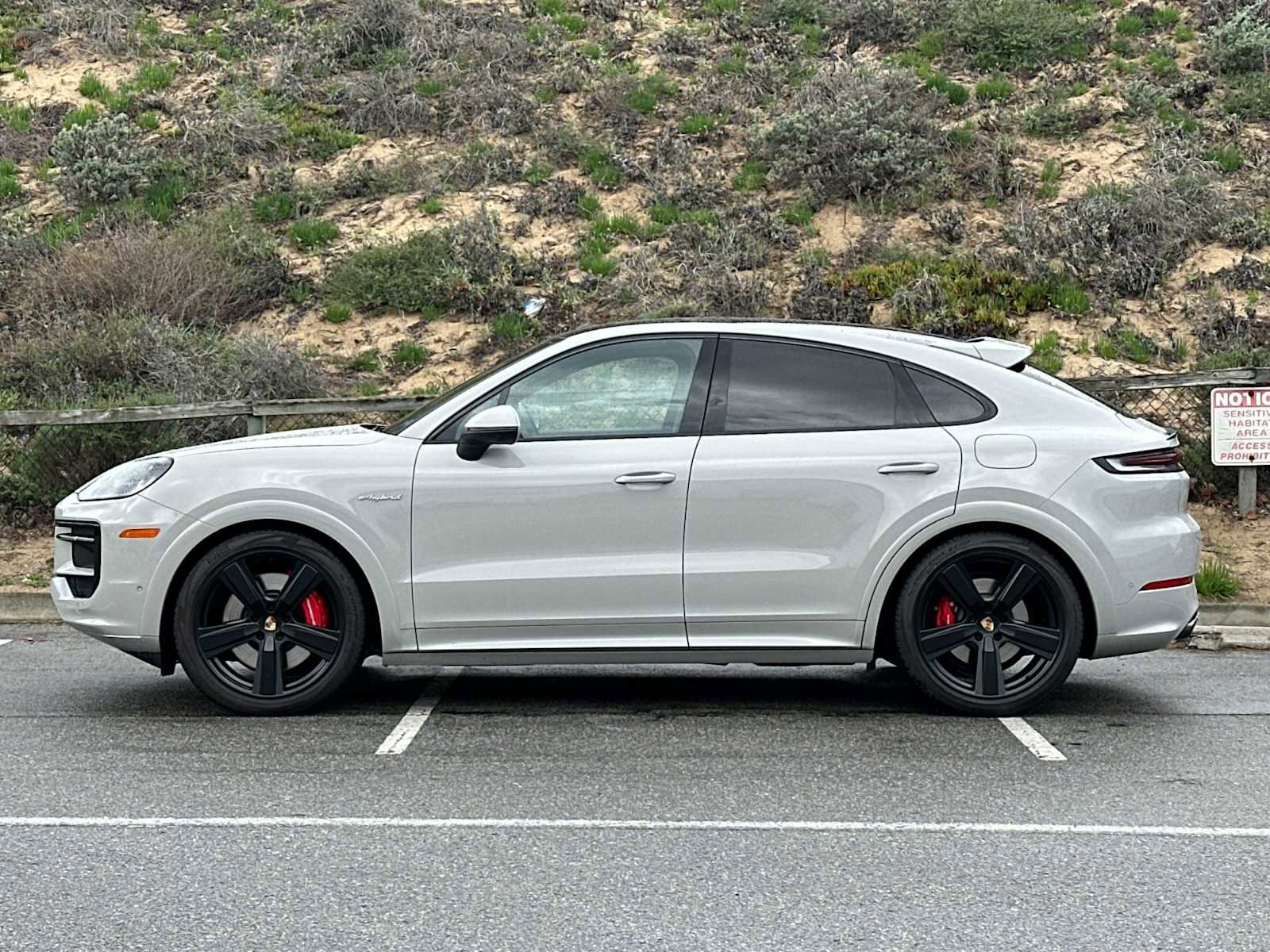 Certified 2025 Porsche Cayenne S AWD/4WD image 2