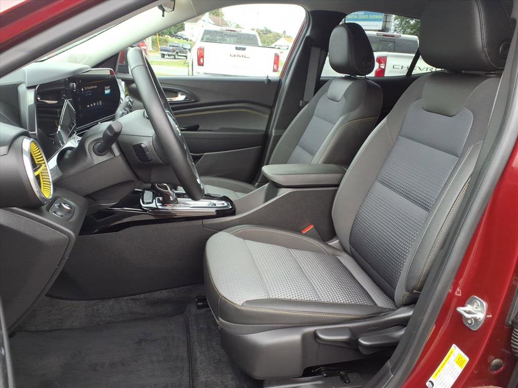 Used 2024 Chevrolet Trax LT w/ Driver Confidence Package FWD image 11