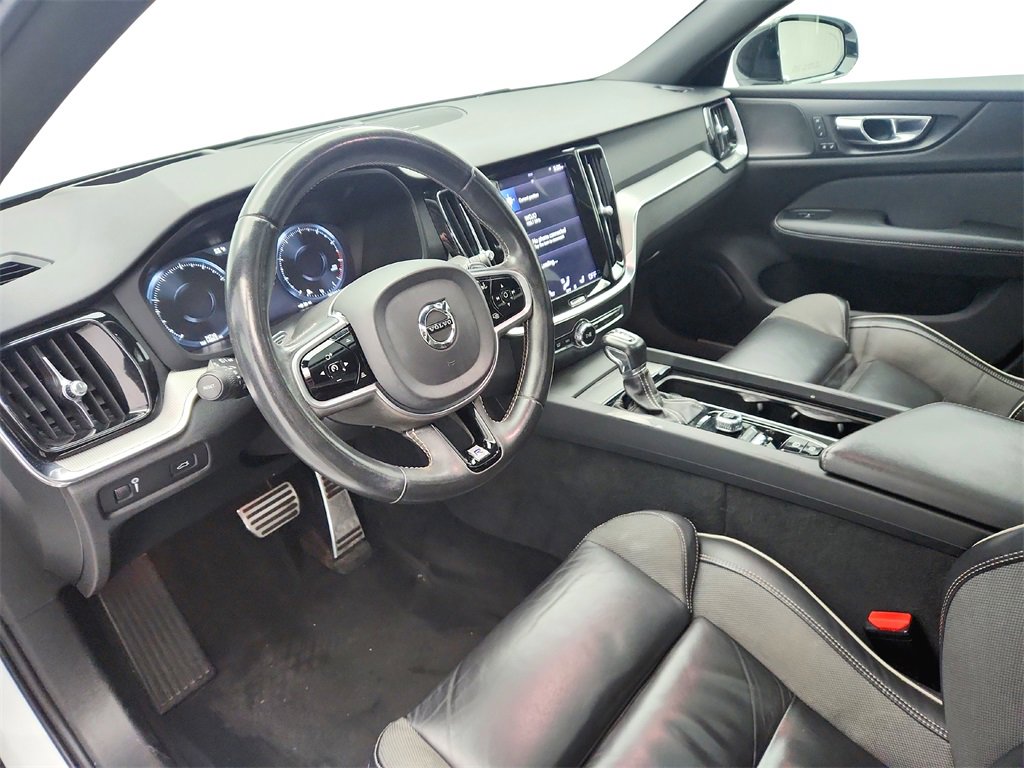 Used 2019 Volvo S60 T6 R-Design image 10