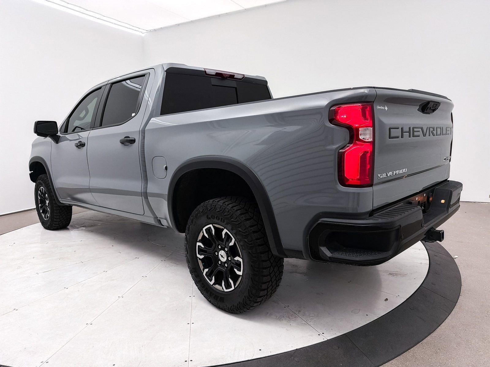 Used 2025 Chevrolet Silverado 1500 ZR2 w/ Technology Package image 15