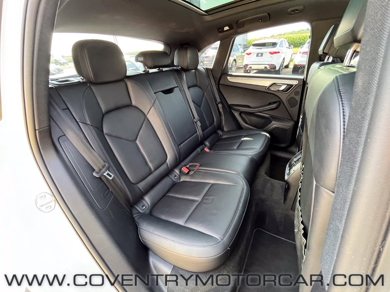 Used 2022 Porsche Macan image 37