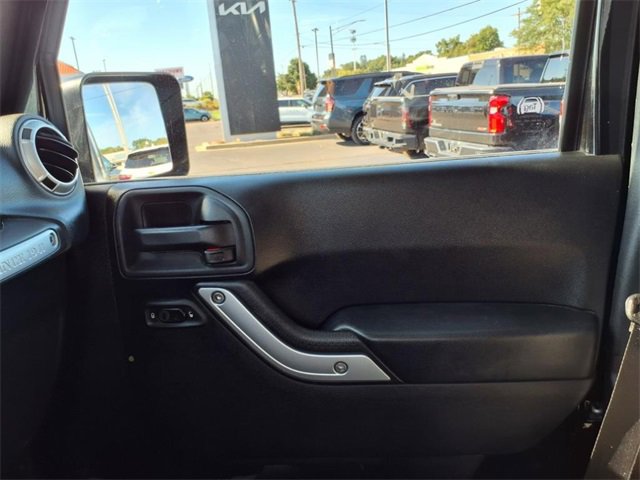 Used 2014 Jeep Wrangler Unlimited Rubicon w/ Connectivity Group image 27