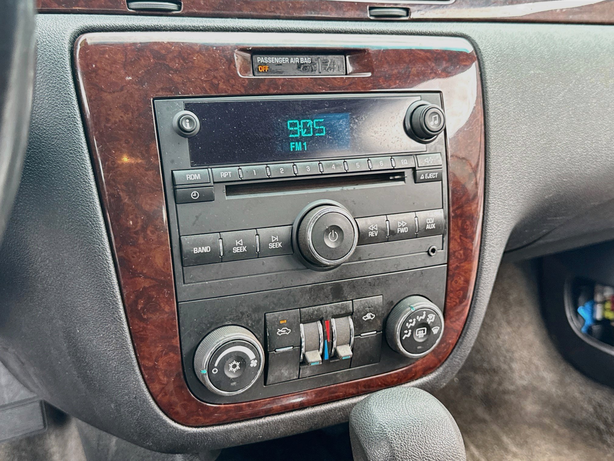 Used 2011 Chevrolet Impala LT FWD image 14