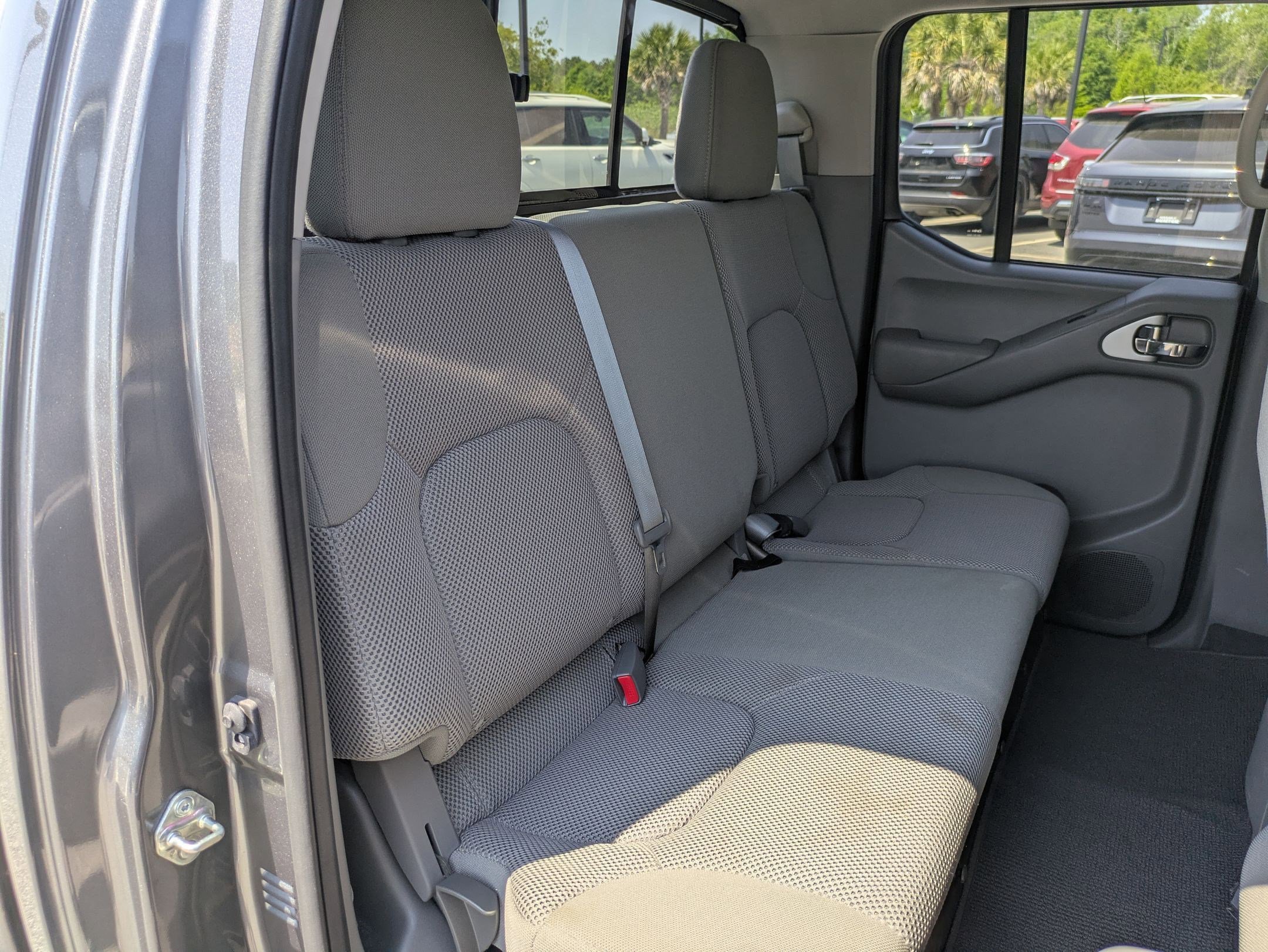 Certified 2020 Nissan Frontier SV w/ Midnight Edition Floor Mats RWD image 34