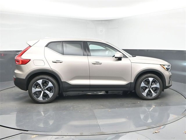 Used 2024 Volvo XC40 B5 Plus w/ Protection Package Premier image 8