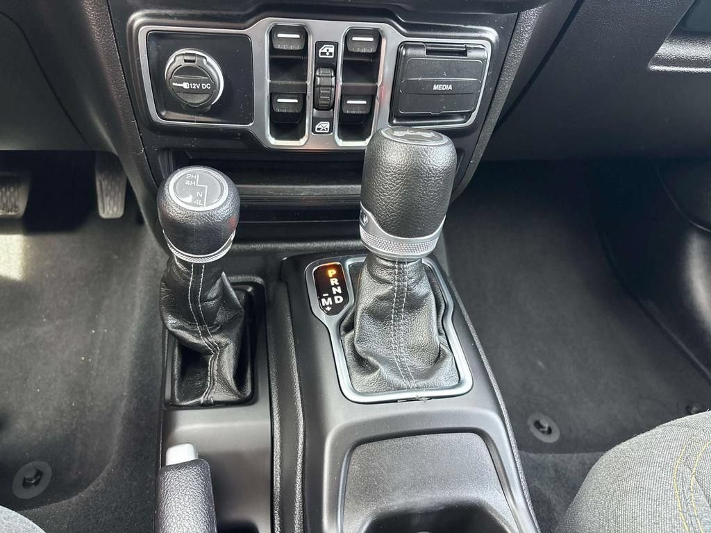 Used 2024 Jeep Wrangler Unlimited Sport AWD/4WD image 25