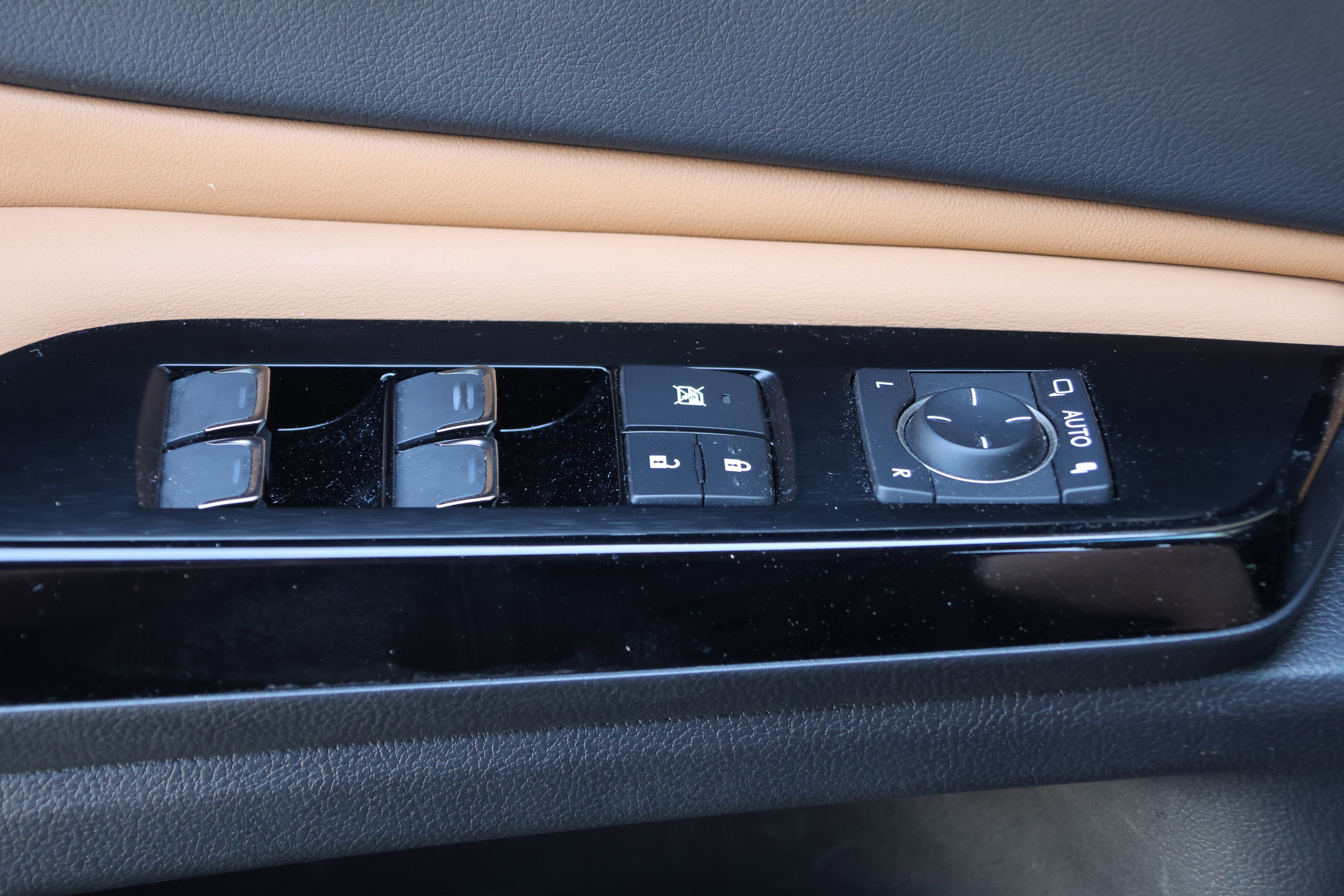 Certified 2023 Lexus ES 300h w/ Accessory Package (Z2) FWD image 14