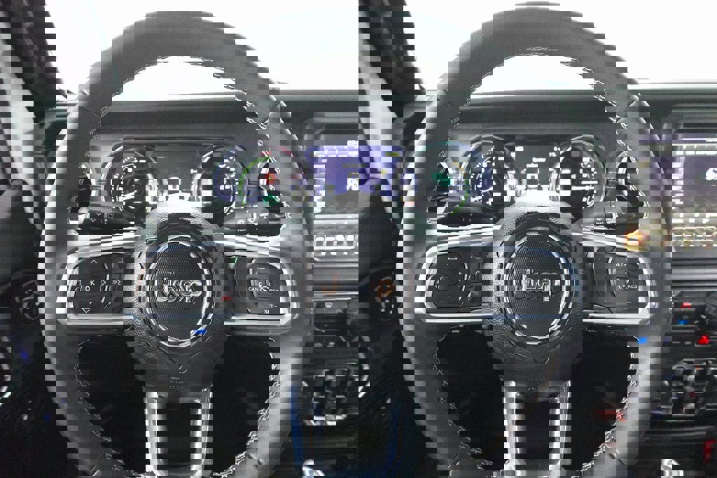 Used 2023 Jeep Wrangler Unlimited Sahara image 14