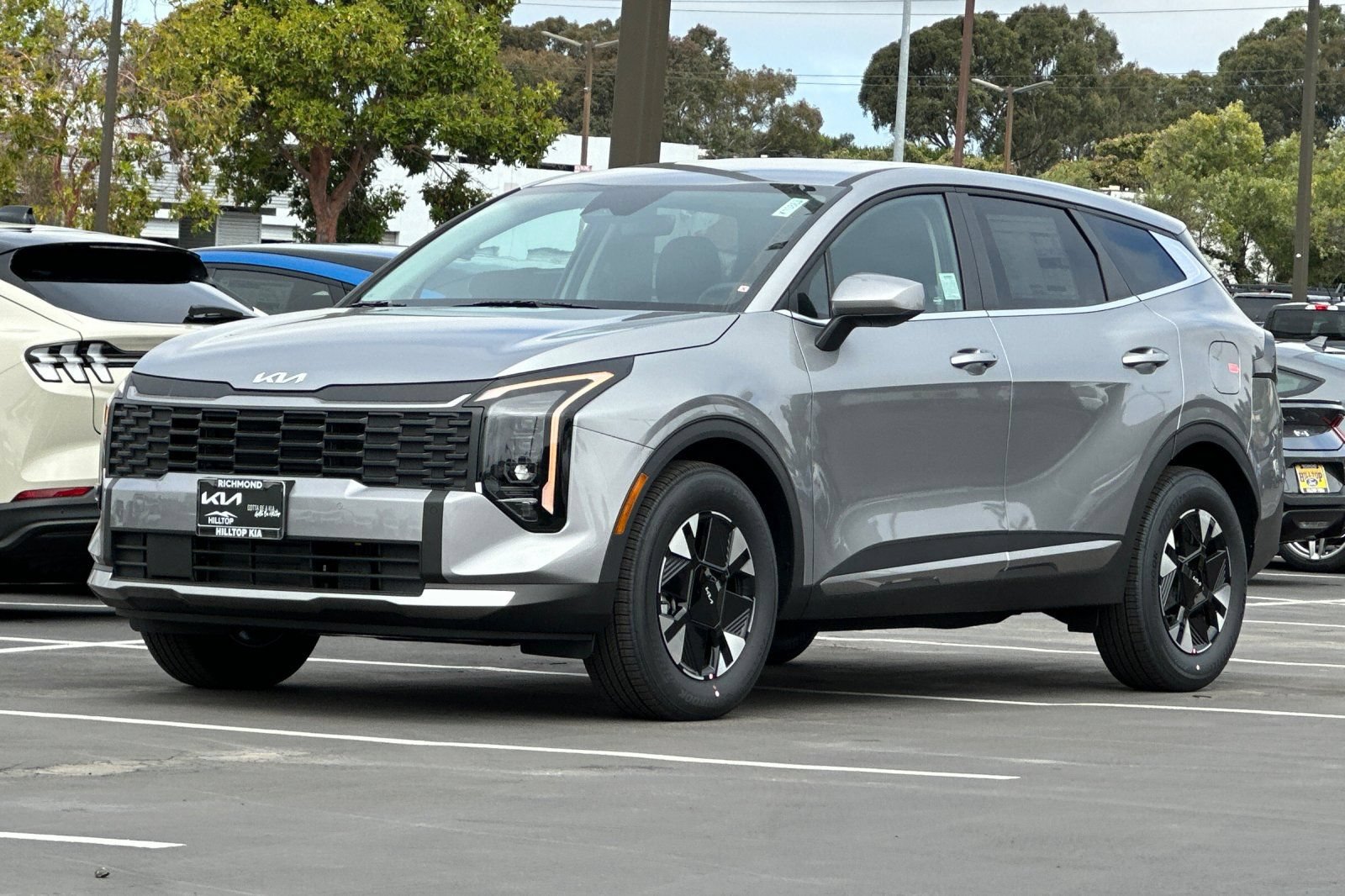 New 2026 Kia Sportage LX FWD image 8