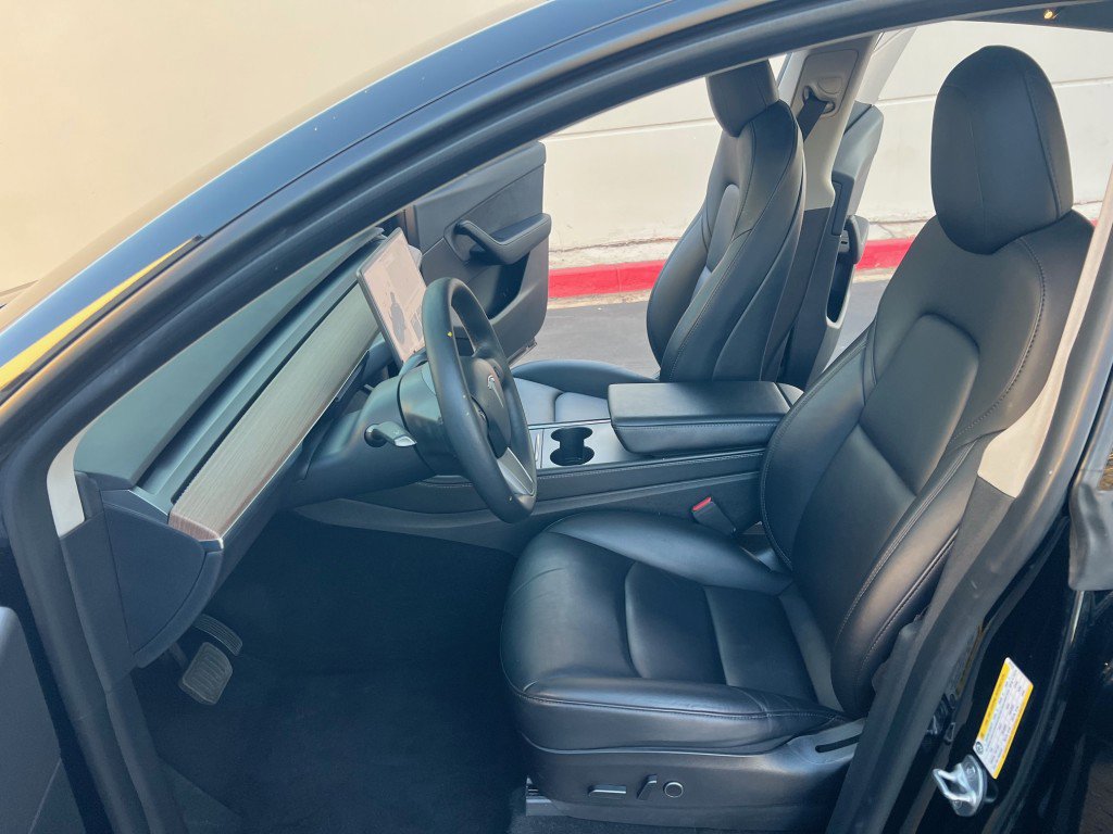 Used 2022 Tesla Model Y Long Range image 11