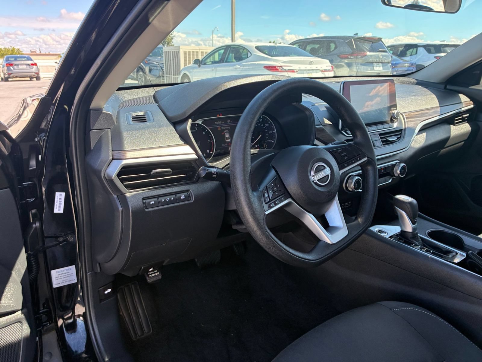 Used 2025 Nissan Altima 2.5 SV FWD image 32