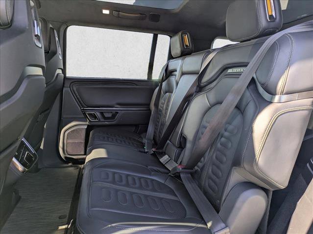 Used 2022 Rivian R1S Launch Edition image 21