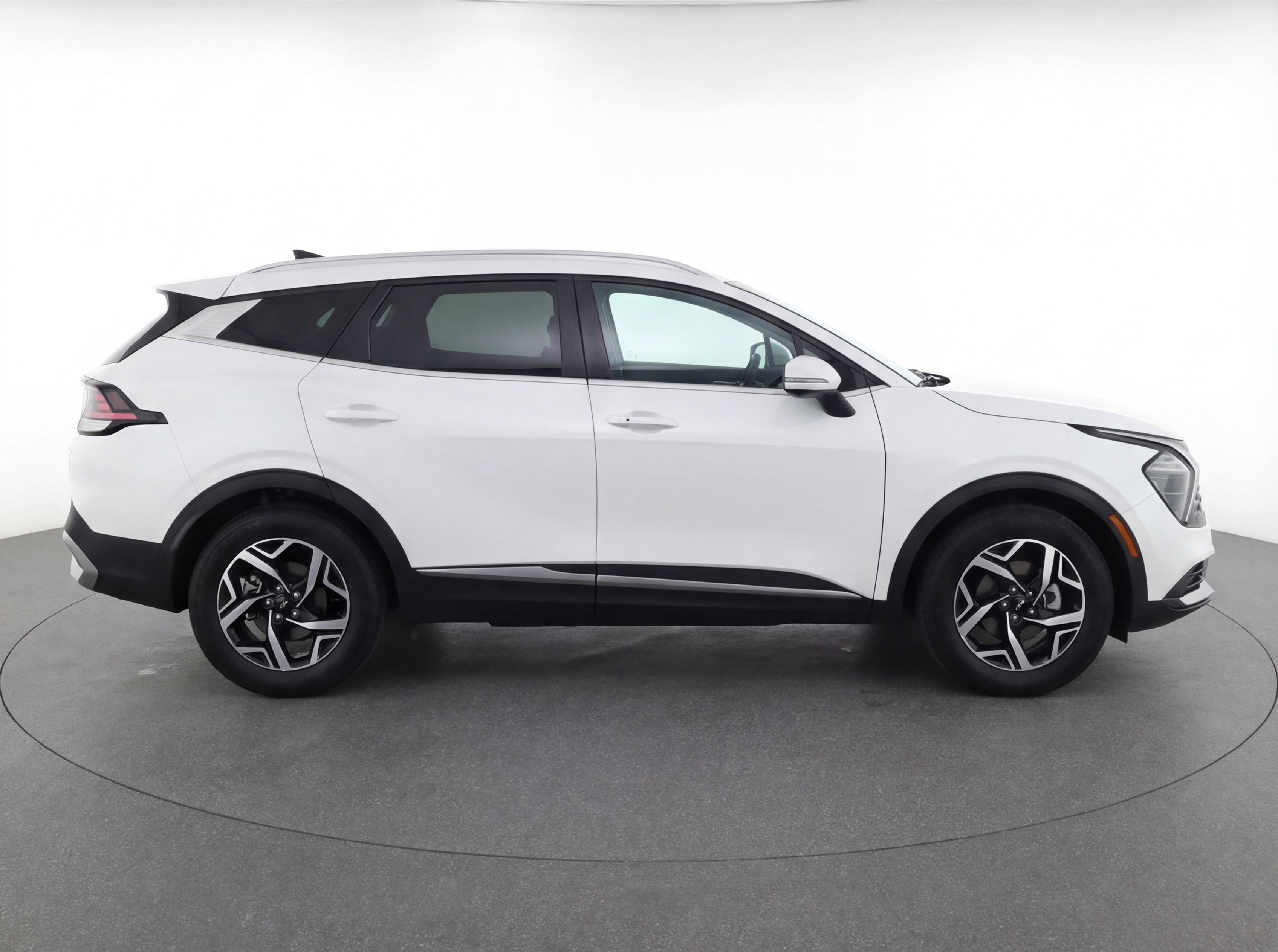 Used 2025 Kia Sportage LX FWD image 11