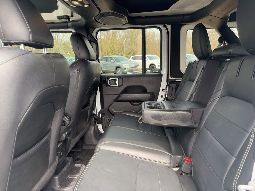 Used 2022 Jeep Wrangler Unlimited Sahara w/ Cold Weather Group AWD/4WD image 25