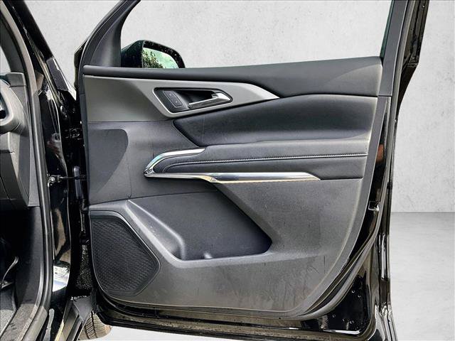 Used 2025 Chevrolet Traverse LT FWD image 19