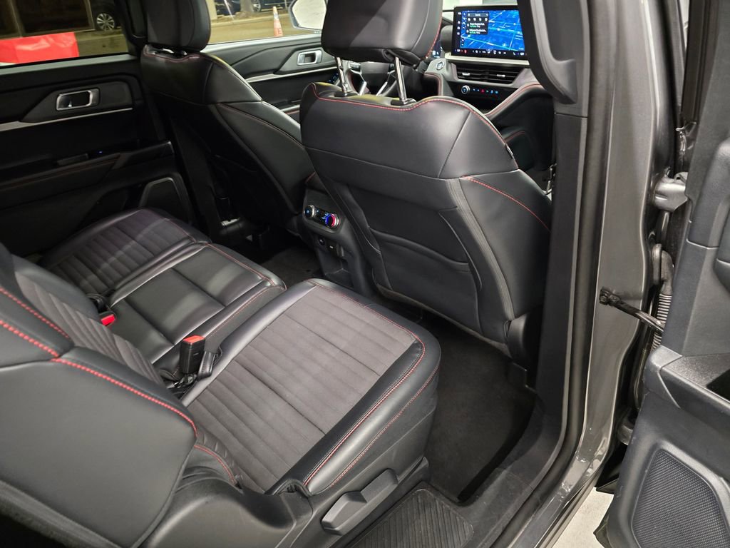 Used 2025 Ford Explorer ST-Line w/ ST-Line Street Pack image 32