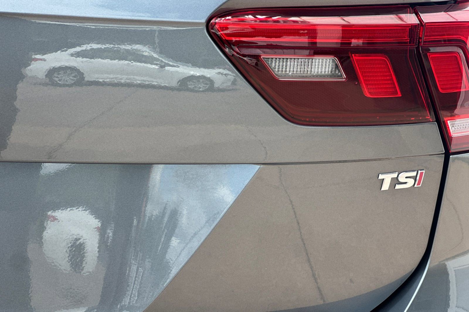 Used 2018 Volkswagen Tiguan S FWD image 32