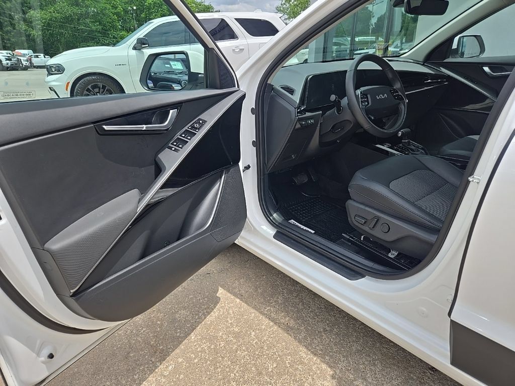 Used 2024 Kia Niro EX FWD image 29