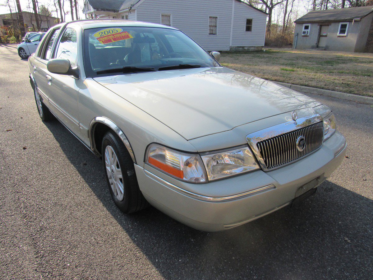 Used 2005 Mercury Grand Marquis GS image 6