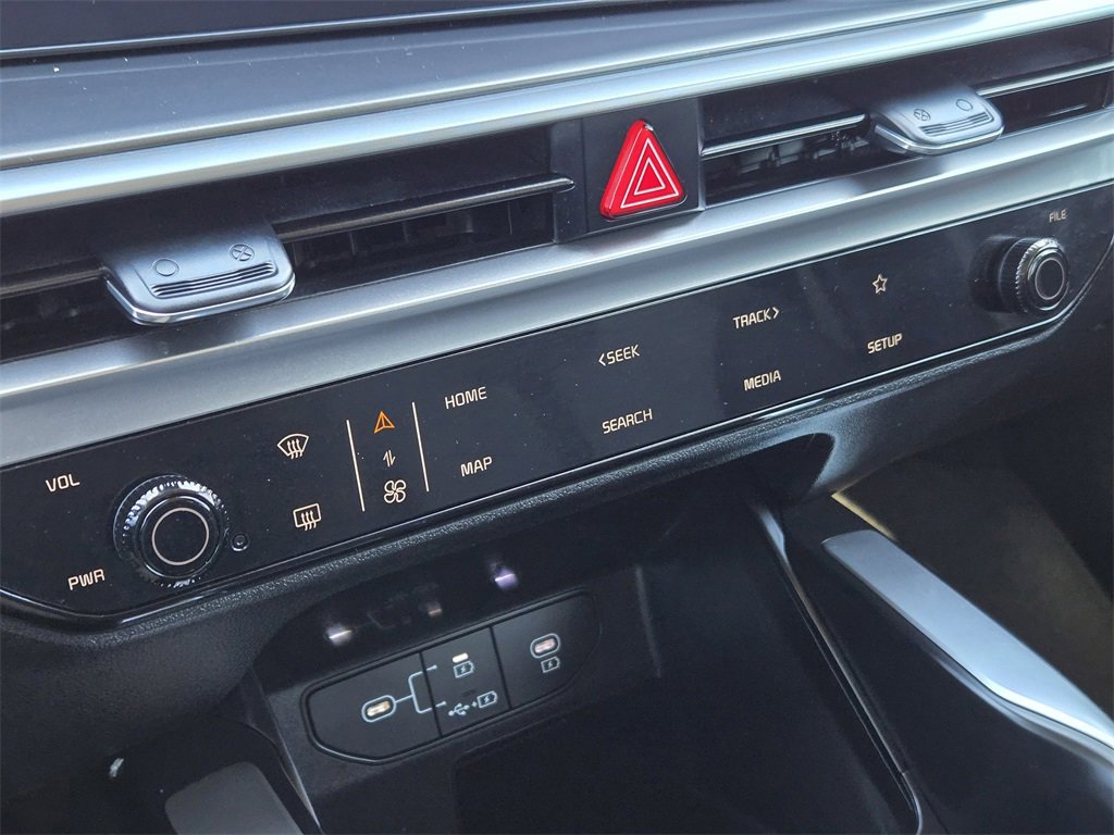 Certified 2025 Kia Sorento LX image 21