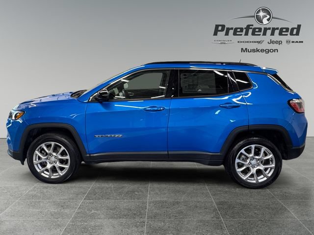 Used 2023 Jeep Compass Latitude AWD/4WD image 9