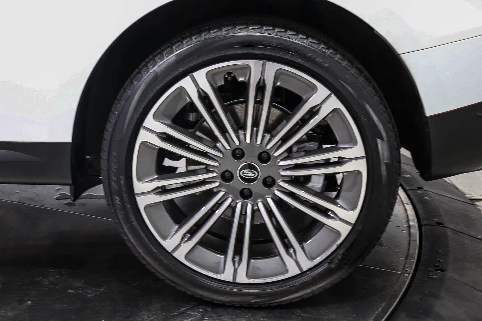 Used 2024 Land Rover Range Rover Sport SE AWD/4WD image 10