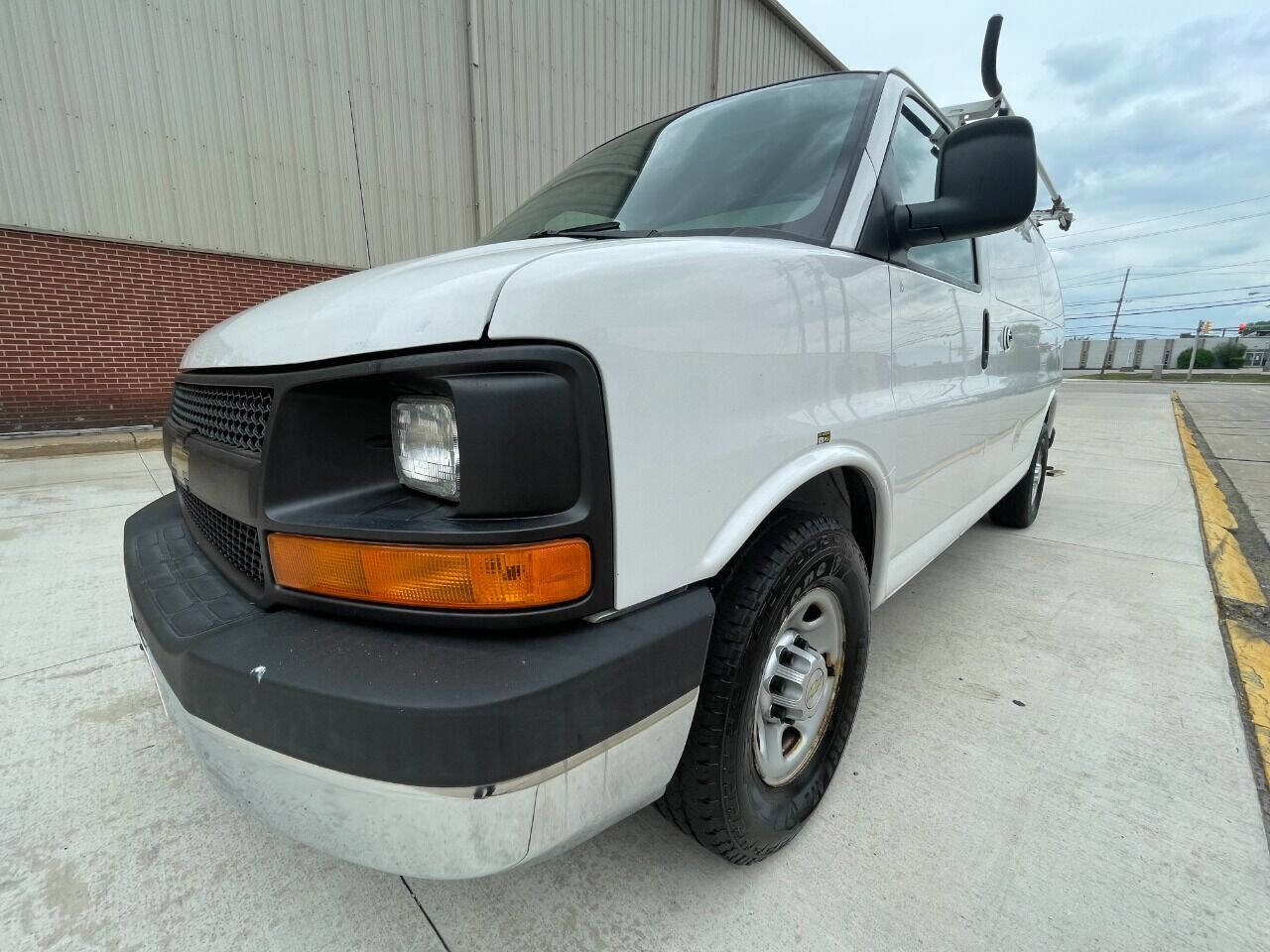 Used 2015 Chevrolet Express 2500 image 1