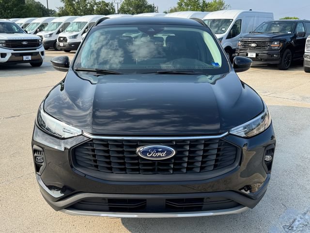 Used 2026 Ford Escape SE w/ Class II Trailer Tow Package FWD image 2