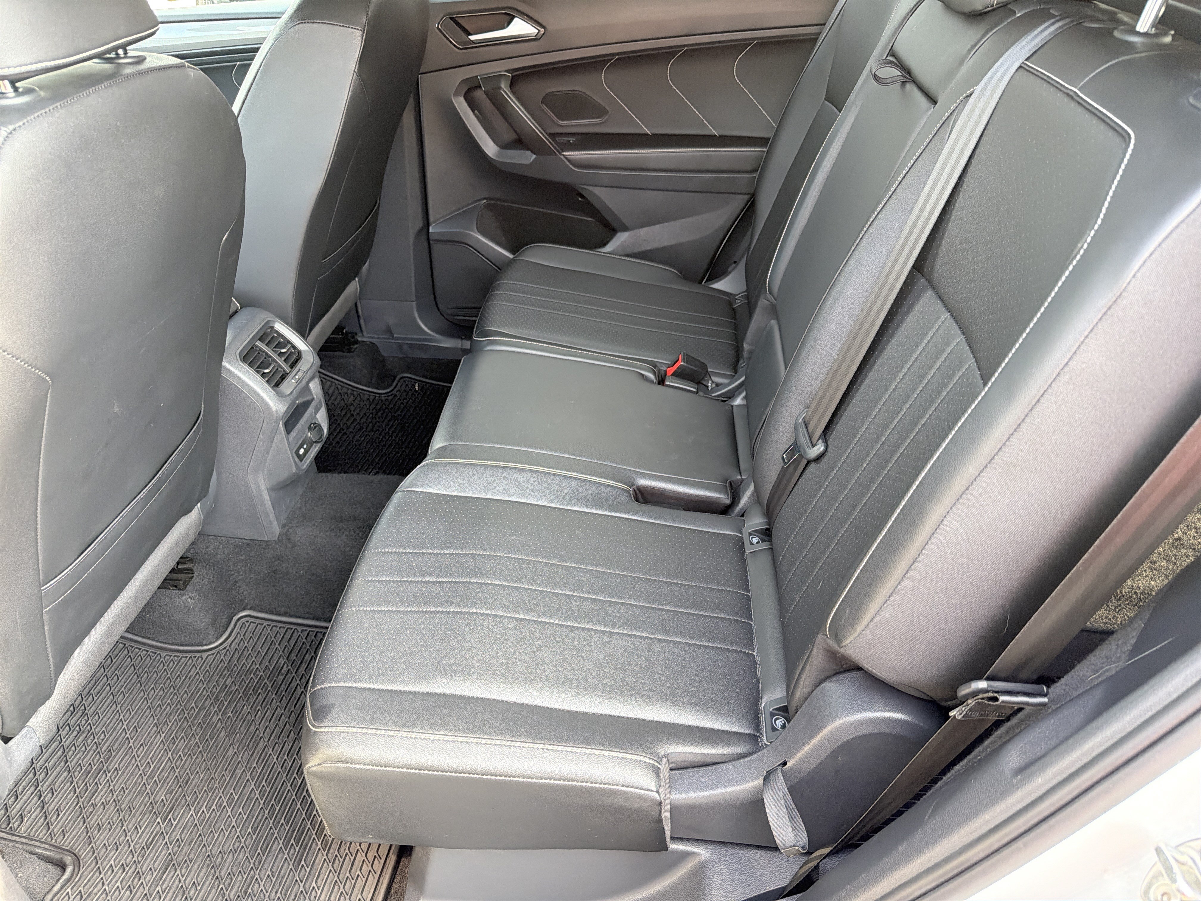 Used 2022 Volkswagen Tiguan SE FWD image 16